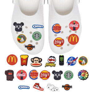 Przypinki do Crocs Brand Logo - zestaw 18 sztuk