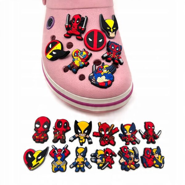 Przypinka Deadpool & Wolverine do Crocs butów klapków telefonu torby - obrazek 5