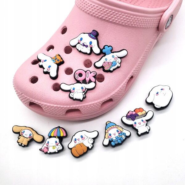 Przypinka Zimowy Cinnamoroll Hello Kitty do Crocs - obrazek 3