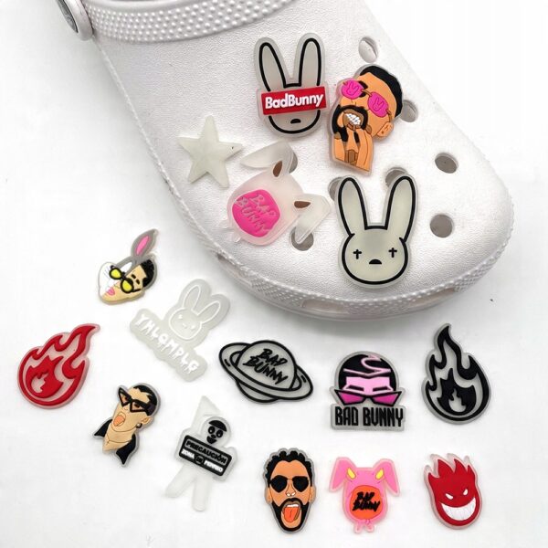 Przypinka Bad Bunny fluorescencyjna do Crocs | Oro Party - obrazek 4