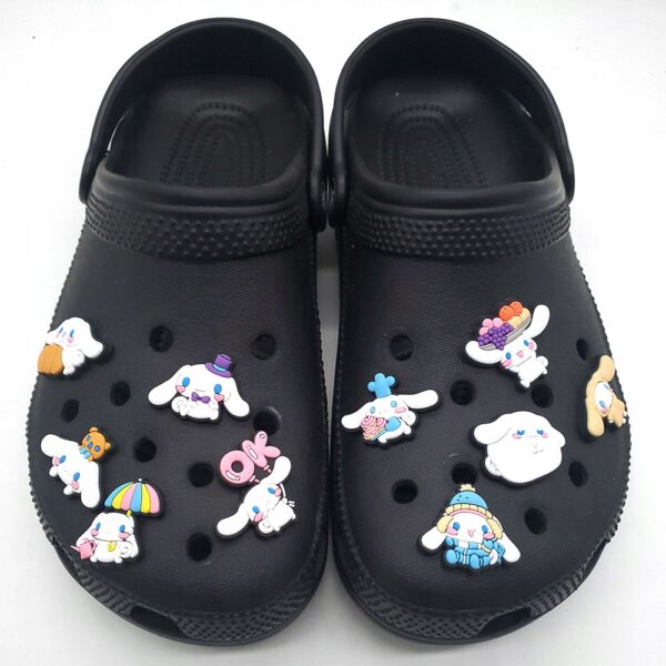 Przypinka Zimowy Cinnamoroll Hello Kitty do Crocs - obrazek 5